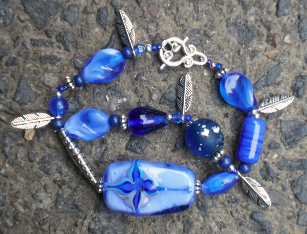 Bracelet bleu aux plumes Claire de Montardy