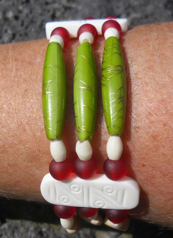 Bracelet ethnique vert, rouge, ivoire Claire de Montardy